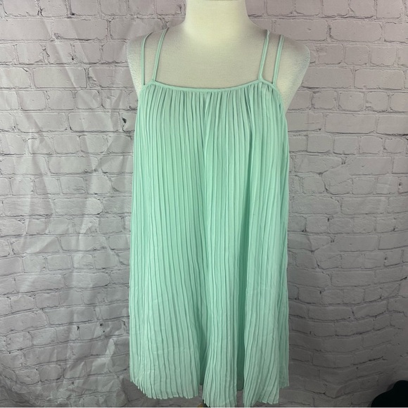 BCBGeneration Mint Green sheer lined Pleated sleeveless mini Dress sz medium - Picture 1 of 9